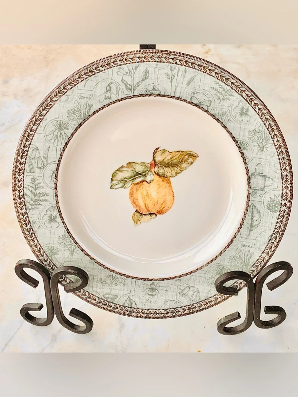 JOHNSON BROTHERS MANORWOOD LUNCHEON PLATE 9 INCH FRUIT FLOWERS ENGLAND VINTAGE
